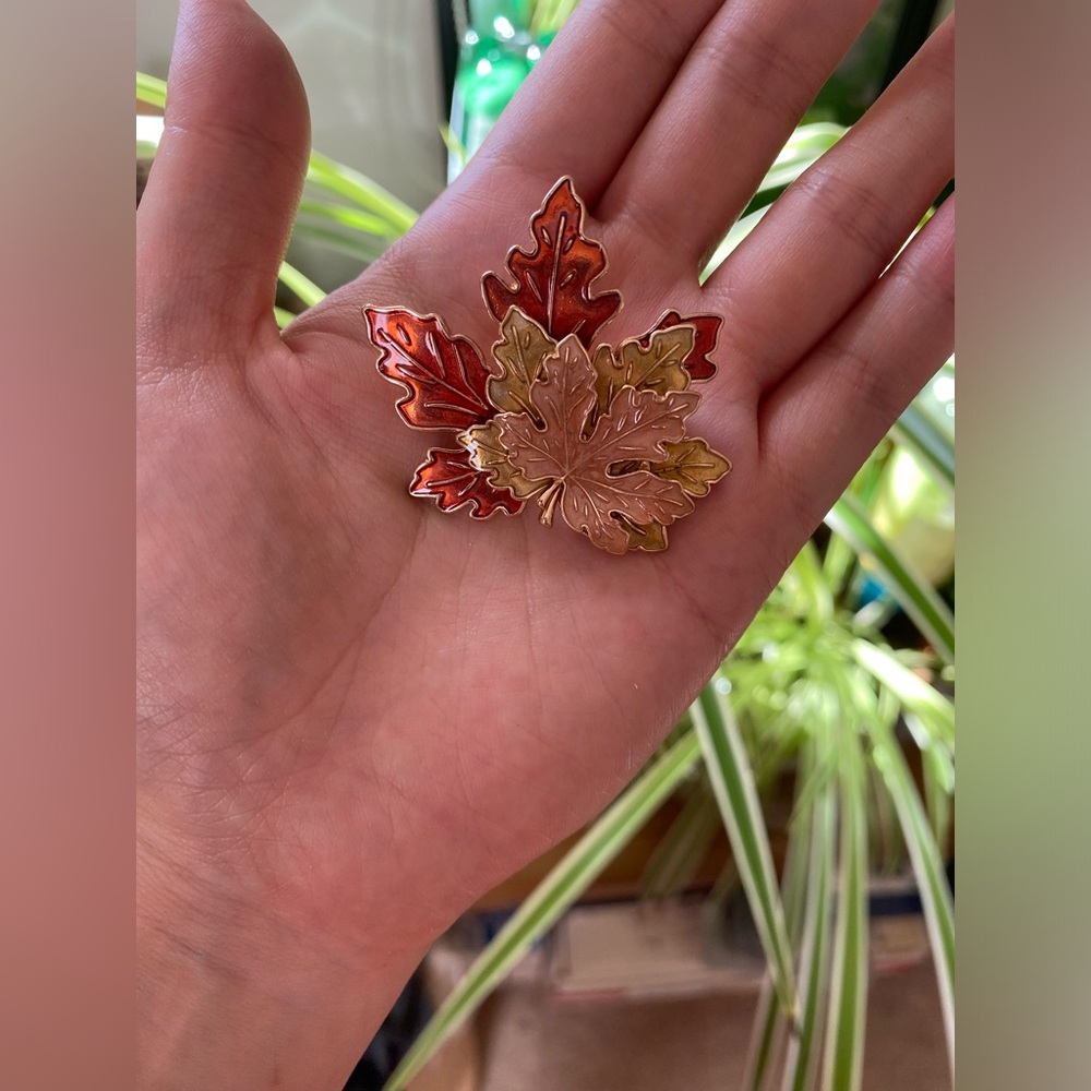 3 for $8 - Women’s Autumn Leaf Brooch - small size - Picture 4 of 4